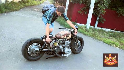 Bobber Motorcycle Diy, Motos Bobber, Homemade Motorcycle, Ural Motorcycle, Custom Bikes Cafe Racers, Custom Motorcycles Bobber, Motorcycle Diy, Tracker Motorcycle, Bobber Style