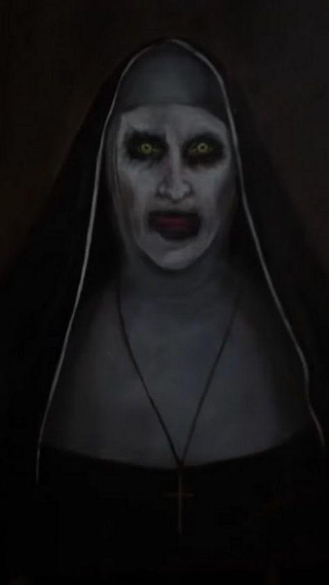 The Nun Valak, 3d Iphone Wallpaper, Ipad Lock Screen, Scary Paintings, Nun Halloween, Movie Character Posters, Lorraine Warren, Halloween Creatures, Horror Photos