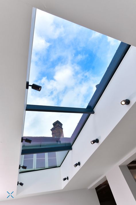 Pure Glass modular flat roof light with aluminim beams Lighting Around Skylight, Skylight Kitchen Flat Roof, Roof Glass Room, Flat Roof Extension With Lantern, Roof Lights Flat Roof, Skylight Design Roof Light, Open Roof Design, Glass Roof Design, Skylight Lighting