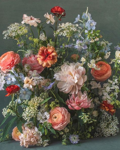 Pin • Instagram Dutch Masters Flowers, Large Floral Arrangements, Large Flower Arrangements, Dutch Masters, Ikebana Arrangements, My Gift, Fresh Flowers Arrangements, Arte Floral, Modern Floral