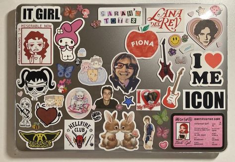 Macbook Sticker Case, Mac Book Case Aesthetic, Stickers On Laptop Aesthetic, Computer Stickers Ideas, Laptop With Stickers Aesthetic, Sticker Laptop Aesthetic, Macbook Stickers Ideas, Laptop Decoration Ideas, Computer Stickers Aesthetic