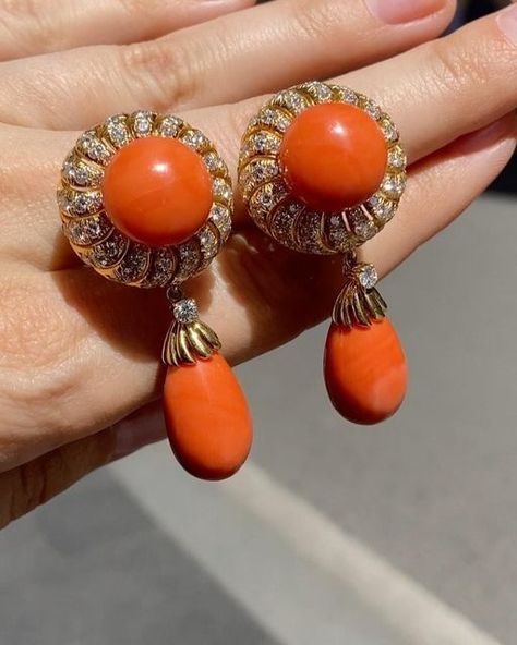 Coral Jewelry Vintage, Jewelry Necklace Simple, Coral Earrings, Coral Jewelry, Gold Jewelry Fashion, Antique Jewellery, High Jewelry, Vintage Jewellery, Instagram A