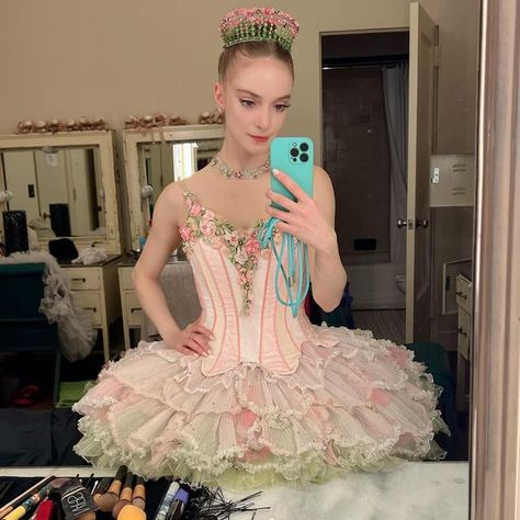 Nutcracker Dance Costumes, Unique Ballet Costumes, Nutcracker Ballerina Costume, Fairy Ballet Costumes, Beautiful Ballet Costumes, The Nutcracker Ballet Costumes, The Nutcracker Costumes, Ballet Outfit Performance, Ballet Performance Outfit