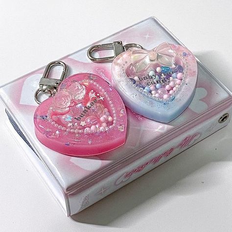 Heart Shaker Keychain, Resin Shaker Charm, Resin Shaker Keychain, Resin Shakers, Shaker Charm, Cookie Craft, Keychain Ideas, Summer Fair, Instagram Heart