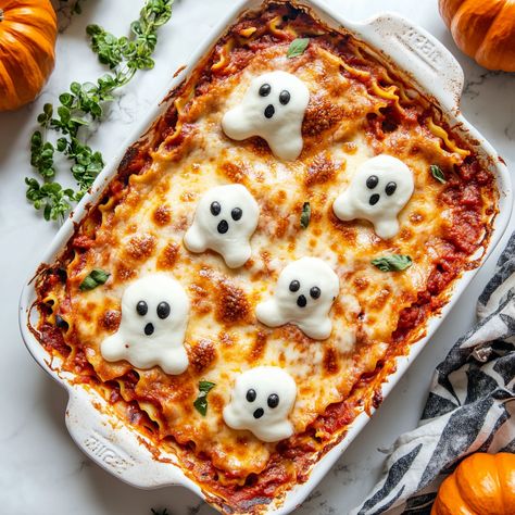 Looking for some inspiration for Halloween dinner ideas? I’ve got you covered with this collection of 20 of the very best recipes! Whether you’re... Halloween Dinners For Adults, Halloween Inspired Dinner Ideas, Halloween Themed Dinner Food, Halloween Lasagna, Halloween Theme Dinner, Halloween Salads, Halloween Dinner Ideas For Adults, Halloween Crockpot, Halloween Main Dish