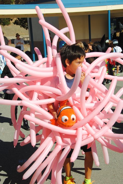 Nemo with Anemone - Homemade Halloween costume Baloon Art, Homemade Halloween Costumes, Homemade Halloween, Purim, Halloween Costumes For Kids, Anemone, Kids Costumes, Halloween Costume, Diy And Crafts