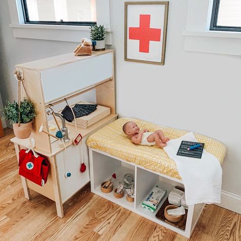 Jess on Instagram: “During the playroom rotation I decided to set up a doctors office for the kids because they love playing doctor and giving their stuffed…” Doctors Office Decor, Role Play Areas, Dramatic Play Area, Dramatic Play Preschool, Doctors Office, Playing Doctor, Doctor's Office, Dramatic Play Centers, Play Spaces