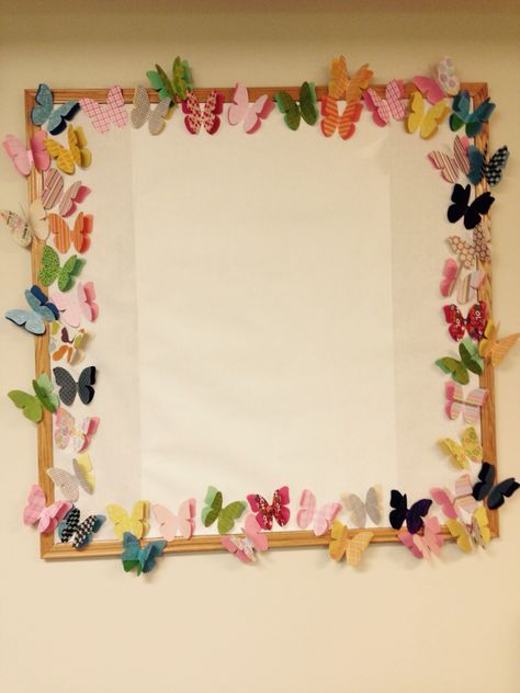 Butterfly border!! Butterfly Classroom Theme, Butterfly Classroom, Butterfly Bulletin Board, Boarders For Bulletin Boards, Notice Board Decoration, Class Board Decoration, Soft Board Decoration, Butterflies Classroom, Butterfly Border