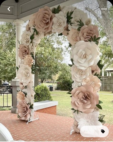 Wedding Ceremony Setup, Paper Flower Decor, Paper Flowers Wedding, How To Make Paper Flowers, Paper Flower Backdrop, Diy Crafts Paper Flowers, Giant Flowers, Giant Paper Flowers, Paper Flowers Diy