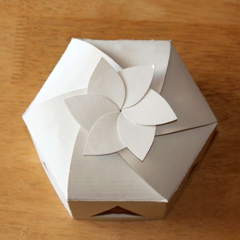 Package Design - Egg Carton on Behance Origami Packaging Design, Hexagon Packaging Design, Origami Packaging, Box Packaging Templates, Packaging Nets, Carton Design, Paper Box Diy, Tea Packaging Design, Packaging Template Design