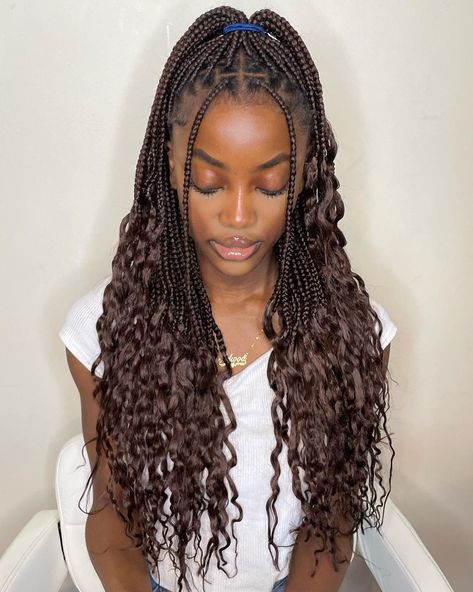 Knotless Braids with Undone Ends Knot Less Box Braids With Curly Ends, Curly Medium Box Braids, Box Braids With Ends Out, Braids With The Ends Out, Knotless With Human Hair Ends, Black Braids Hairstyles With Curls, Colour 30 Knotless Braids With Curls, Knotelles Braids With Curls, Big Braids With Curls At The End