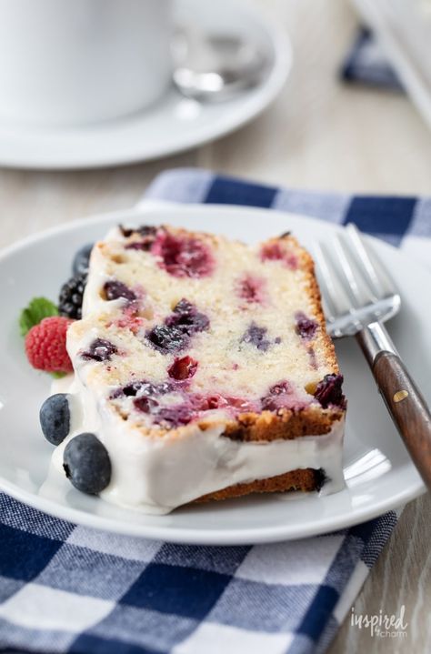 Berry Pound Cake, Berry Cake Recipe, Pond Cake, Berries Cake, Butter Shortbread Cookies, Drop Cake, Coffee Bread, Easy No Bake Cheesecake, Fruit Crumble