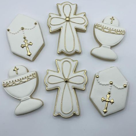 Sweet Swamp Cookies on Instagram: “May the joy and peace of the Savior guide you in every way, today and always. Congratulations  to all those making their First Communion.…” Chalice Cookies Decorated, Communion Cookies Decorated, First Communion Cookies Decorated, First Communion Sugar Cookies, Baptism Treats, Confirmation Cookies, First Communion Cookies, Communion Cookies, Royal Icing Cookies Recipe