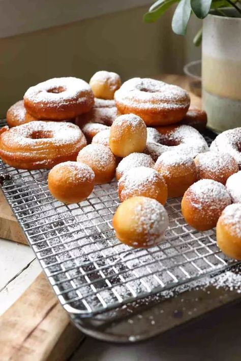 Sourdough bread isn't the only thing you can make with your sourdough starter! Try this simple Sourdough Discard Donuts Recipe, they are light, fluffy, and oh so delicious. Sourdough Donuts are a wonderful treat and a great way to use starter discard.     There is nothing like fresh, hot donuts. They are a dessert in a class all their own and I am here to share this sourdough donut recipe to show you how to make them! The donuts themselves aren't overly sweet, so feel free top them with… Sourdough Donut, Tiger Butter Fudge Recipe, Sourdough Donut Recipe, Simple Sourdough, Yeast Packet, Apple Fritter Bread, Fried Donuts, Apple Hand Pies, Discard Recipes