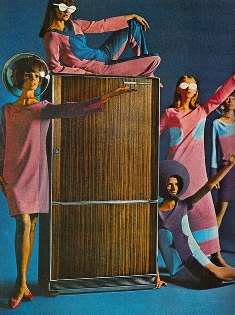 Space refrigerators. 60s Space Age, Space Age Fashion, General Aesthetic, Space Fashion, Space Girl, Atomic Age, Futuristic Fashion, Retro Futuristic, Arte Animal