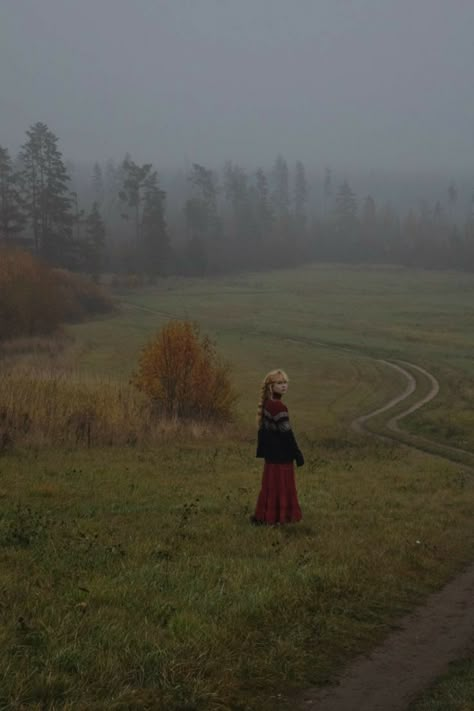 Mia Mia, Season Of The Witch, Best Seasons, The Dark Side, Autumn Aesthetic, Samhain, Nature Aesthetic, Senior Photos, Aesthetic Photo