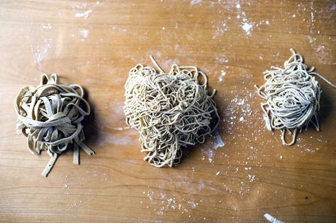 Ivan Ramen's Toasted Rye Noodles | Last Chance Foods | WNYC Protein Noodles, Ramen Broth, Ramen Recipe, Asian Noodles, Ramen Recipes, Giada De Laurentiis, Noodles Recipe, Noodle Recipes, Ramen Noodles