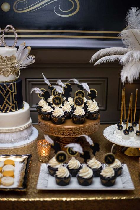 Roaring 20s Party Cake, Gatsby Cupcakes Roaring 20s, Speakeasy Cake Ideas, Great Gatsby Cupcake Ideas, Roaring 20s Cupcakes, Roaring 20s Cake Ideas, Roaring 30s Birthday Party, Roaring 20s Birthday Cake, 20th Party Ideas