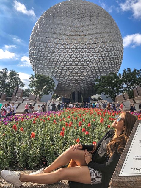 Epcot Picture Ideas Instagram, Epcot Poses Ideas, Walt Disney World Pictures Ideas, Disney Epcot Pictures, Disney Photo Spots, Disney Epcot Photo Ideas, Epcot Photo Spots, Disney World Graduation Pictures, Disney Pictures Aesthetic