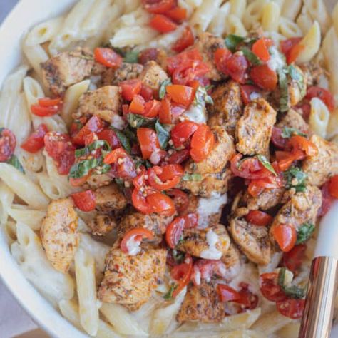 Applebees Four Cheese Chicken Pasta, Applebees Cajun Chicken Pasta, Copycat Recipes Applebees, Applebees Chicken Penne, Applebees Pasta Chicken, Applebees Bruschetta Chicken, Applebees Three Cheese Chicken Penne, Applebees Three Cheese Chicken Penne Recipe, Applebees Chicken Penne Pasta Recipes