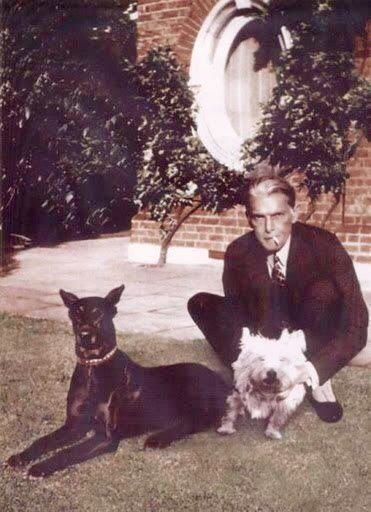 Mohammed Ali Jinnah with his pet dogs. Quaid E Azam Birthday, Muhammad Ali Jinnah, Quaid E Azam, Black Doberman, Pakistan Art, People Of Pakistan, Pakistan Culture, History Of Pakistan, Pakistan Independence