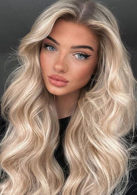 Champagne Blonde Hair, Look Kylie Jenner, Summer Blonde Hair, Cute Hair Colors, Wig Lace Front, Champagne Blonde, Blonde Lace Front Wigs, Blonde Hair Inspiration, Wig Lace