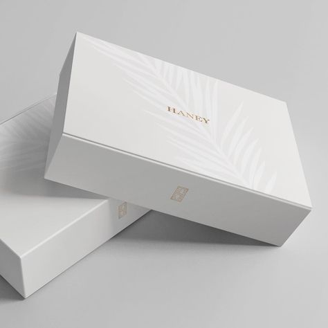 modern and luxury packaging box design. Professional brandings design. Modern packaging design Set Design Studio, Mailer Box Packaging, Packing Box Design, Luxury Box Design, Luxury Brand Packaging, Modern Packaging Design, Luxury Box Packaging, Luxury Packaging Design, Modern Packaging