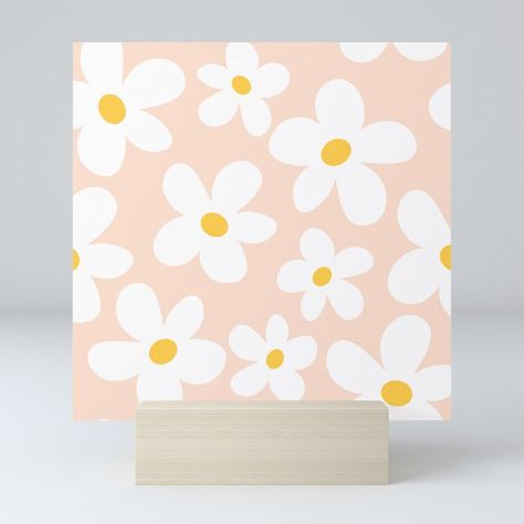 Cute Stuff To Paint Easy Flowers, Daisy Painting Aesthetic, Diy Retro Wall Art, Painting Ideas Daisy, Daisy Canvas Painting, Simple Daisy Painting, Daisy Art Painting, Mini Canvas Art Easy, Daisy Paintings