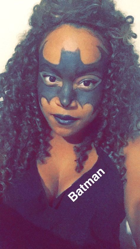 Easy Last minute halloween costume! Batman or batwoman mask made from eyeliner and eyeshadow! Only took about 20 minutes to draw! #halloween #lastminute #2016 Batman Eyeliner, Easy Last Minute Halloween Costume, Batman Makeup, Eyeliner And Eyeshadow, Draw Halloween, Last Minute Halloween Costume, Last Minute Halloween, Kids Face Paint, Makeup Easy