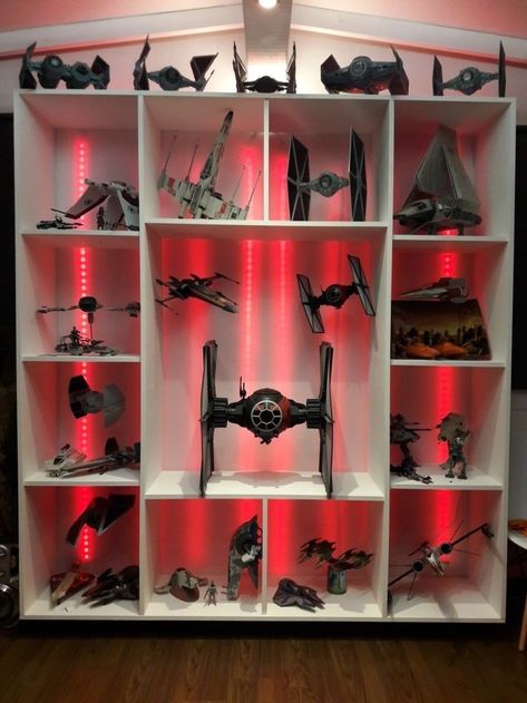 Lego Room Ideas, Action Figure Display Case, Star Wars Man Cave, Decoracion Star Wars, Star Wars Room Decor, Lego Display Ideas, Lego Room Decor, Geek Room, Star Wars Bedroom