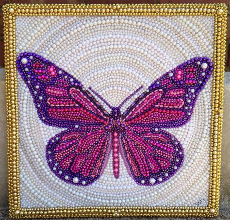 Bead Butterfly, Mardi Gras Crafts, Seed Bead Art, Mardi Gras Beads, Beads Pictures, Rhinestone Art, Mosaic Projects, Button Art, Dot Painting