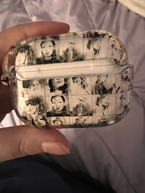 Taylor Swift Airpods Case, I Am Dead, Taylor Merch, Heart Emoji, All About Taylor Swift, Taylor Swift Funny, Taylor Swift Videos, Dream Gift, Pink Girly Things