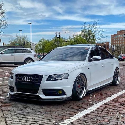 Audi Aesthetic Cars Wallpaper, Aesthetic Sports, Luxury Car Garage, Luxury Lifestyle Aesthetic, Black Cars, Audi A4 B8, Garage Car, Luxury Car Interior, Audi S4