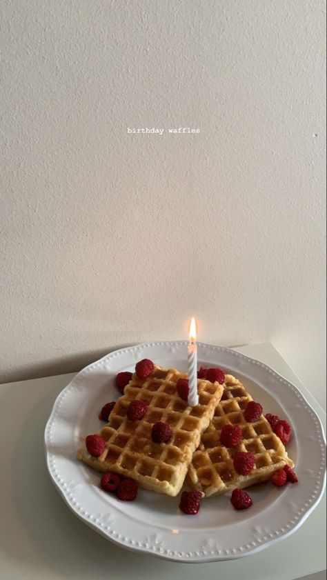 Birthday Pancakes Aesthetic, Waffle Birthday Cake, Waffle Cake Birthday, Twenty Six Birthday, Birthday Morning Aesthetic, Cute Birthday Aesthetic, Birthday Inspo Pics Aesthetic, Birthday Breakfast Aesthetic, 22nd Birthday Aesthetic