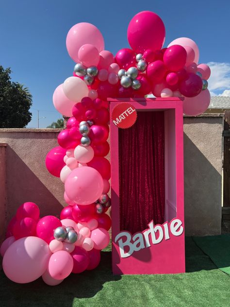 Barbie Theme Balloon Garland, Barbie Theme Party Balloons, Barbie Birthday Party Pinata, Barbie Birthday Party Dress, Barbie Dance Birthday Party, Barbie Birthday Party Balloons, Barbie Movie Decor, Barbie Box Balloon Garland, Barbie Birthday Balloon Garland