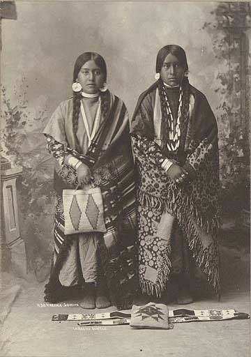 Yakama women pose in ceremonial clothing, Washington, ca. 1897. - American Indians of the Pacific Northwest -- Image Portion - University of Washington Digital Collections #indiantribes Native American Images, Native American Clothing, Native American Pictures, Native American Photos, Indian Tribes, Native American Peoples, Native American Heritage, Native American Tribes, Indian History