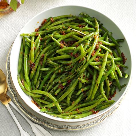 Best String Bean Recipe, Honey Garlic Green Beans, String Bean Recipes, Garlic Green Bean Recipes, Delicious Green Beans, Green Beans Recipe, Cooking Green Beans, Garlic Green Beans, How To Cook Beans