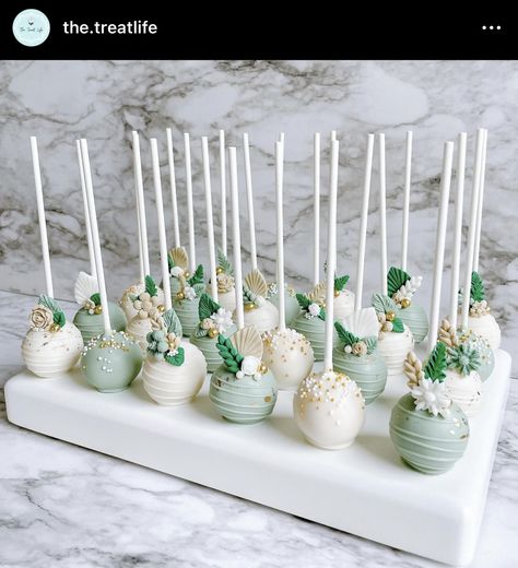 Green Cupcakes Ideas, Sage Green Cupcakes, Décoration Baby Shower, Sage Green Baby Shower, Green Cupcakes, My Homies, Wedding Cake Pops, Cupcakes Ideas, Shower Desserts