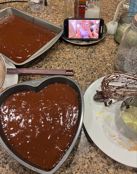 Cheap Date Ideas Aesthetic, Heart Shaped Brownie Cake, Baking Dates Couple, Cheap Date Aesthetic, Couple Baking Ideas, Cute At Home Dates, Date Decoration Ideas, Cute Aesthetic Dates, Date Setup At Home