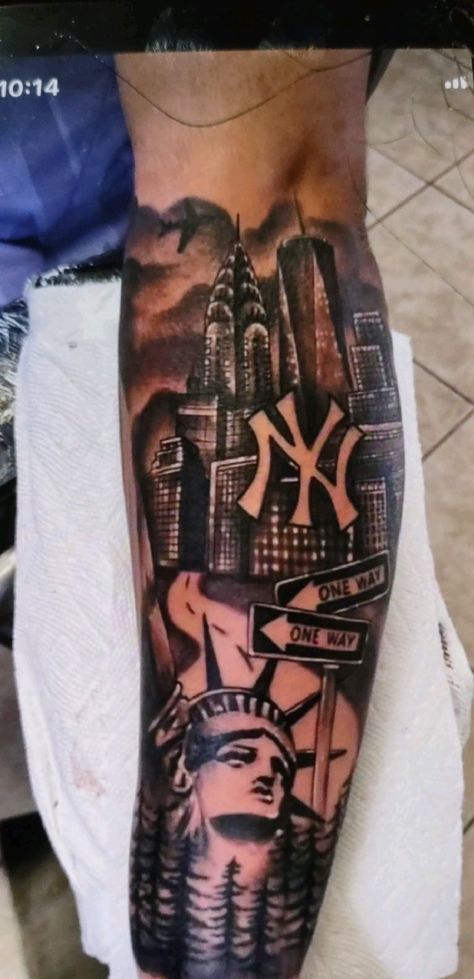 Backdrop Tattoo Ideas, Dominican Flag Tattoo Ideas, Ny Yankees Tattoo, Brooklyn Tattoo Ideas New York, New York Tattoo Design, New York Tattoo Ideas For Men, Brooklyn Bridge Tattoo, New York Tattoo Ideas, Nyc Tattoo Ideas