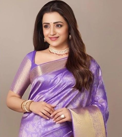 Thrisha Hd Images, Trisha Krishnan Saree, Trisha Saree, Actress Style, Trisha Photos, Aari Design, Long Shiny Hair, Trisha Krishnan, Saree Photos