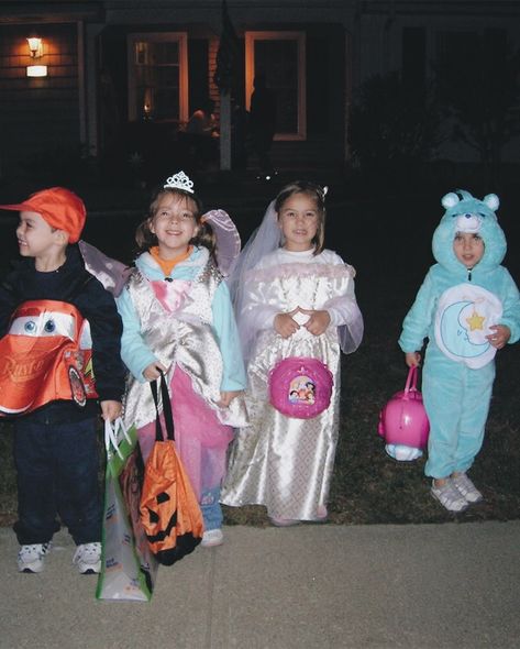 Kids Halloween Aesthetic, Family Funny Pictures, Four Kids Aesthetic, Childhood Aesthetic Kids, Childhood Best Friends Aesthetic, Childhood Moodboard, Childhood Best Friends, Childhood Friendship, Childhood Memories Aesthetic