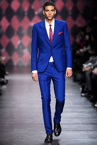 My NYE 2012 outfit of choice.. If I can find it.. Electric Blue Suit, Men Suit Wedding, Man Suits, Royal Blue Suit, Slim Fit Suit Men, Suit Collection, Outfits Hombre, Bright Winter, Blue Coat