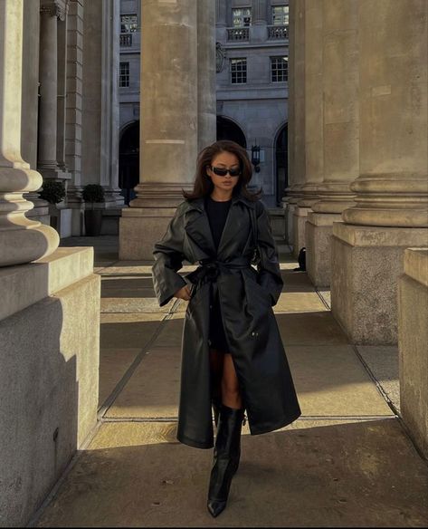 Trench Coat Outfit Winter, Trent Coat, Leather Coat Outfit, Womens Leather Jacket Outfit, Trenchcoat Outfit, Black Coat Outfit, Trench Outfit, Black Leather Jacket Outfit, Cold Outfit