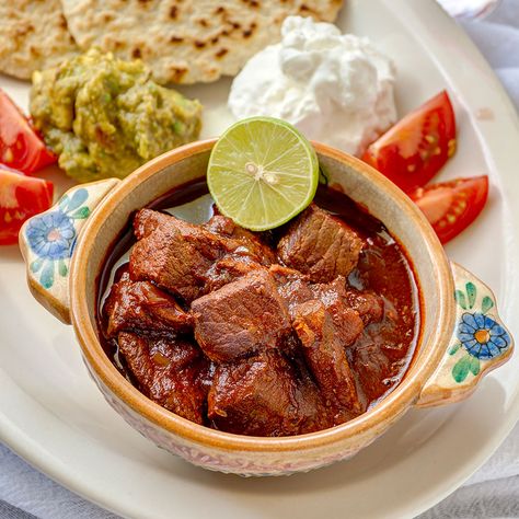 If there is such a thing as Mexican soul food, this is it - carne con chile colorado, literally "meat with red-colored chile sauce." For this year's Cinco de Mayo celebration, honor the true spirit... Chile Colorado Recipe, Chile Colorado, Colorado Food, Chile Sauce, Mexico Food, Mexican Cooking, Hispanic Food, Pork Dishes, Mexican Food Recipes Authentic