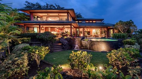 Stunning Home, Spectacular Views at Bayview Estates in Keauhou - Hawaii Real Estate Market & Trends | Hawaii Life Dream House Hawaii, Houses In Hawaii, Hawaii Mansion, Houses On Slopes, Built In Wet Bar, Hawaii Mountains, Hawaii House, Hawaii Real Estate, Hanalei Bay