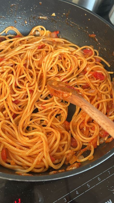 Dinner Food In Usa, Spagetti Story, Nice Food Pictures, Fake Cooking Snap, Spaghetti Pictures, Pasta Snap, Satisfying Pics, Instagram Food Pictures, Italian Spaghetti