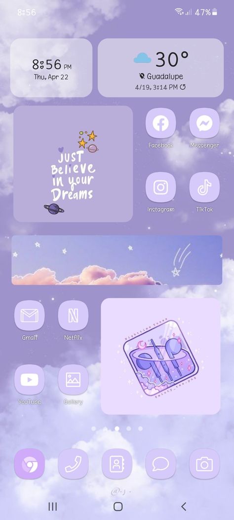 make your android homescreen aesthetic 2021 🔮 pastel purple theme 💜 full video tutorial in my YT channel // link in bio Pastel Purple Theme, Light Purple Wallpaper, Purple Aesthetic Background, Zestaw Ikon, Purple Theme, Iphone Wallpaper Classy, Android Theme, Wallpaper Girly, Iphone Wallpaper Kawaii