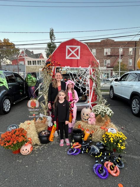 Farmer Trunk Or Treat Ideas, Farm Theme Trunk Or Treat Ideas, Farm Trunk Or Treat Ideas For Cars, Farm Animals Trunk Or Treat Ideas, Charlotte Web Trunk Or Treat, Cowgirl Trunk Or Treat Ideas, Farm Trunk Or Treat Ideas For Trucks, Charolettes Web Trunk Or Treat, Farm Halloween Decorations