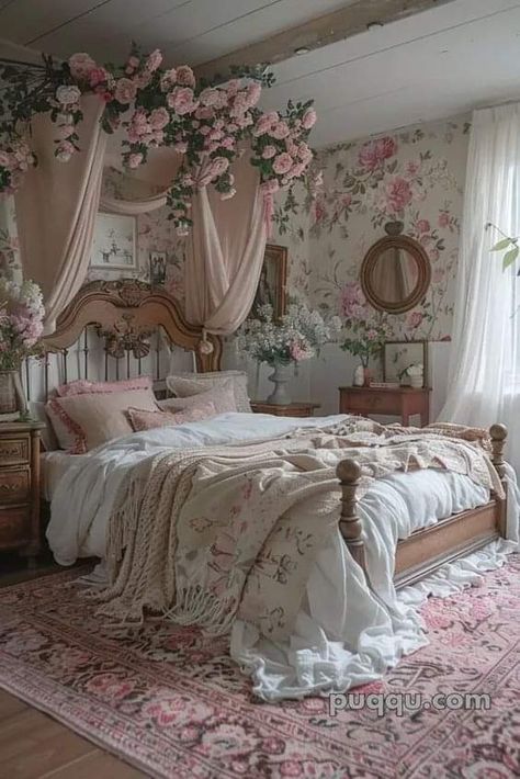 Dream Bedroom Inspiration, Shabby Chic Decor Bedroom, Chic Bedroom Decor, Casa Vintage, Shabby Chic Interiors, Shabby Chic Bedroom, Shabby Chic Bedrooms, Vintage Bedroom, Dream Room Inspiration